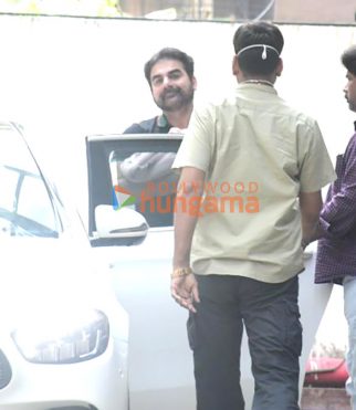 Photos: Arbaaz Khan and Sshura Khan snapped leaving Hinduja Hospital
