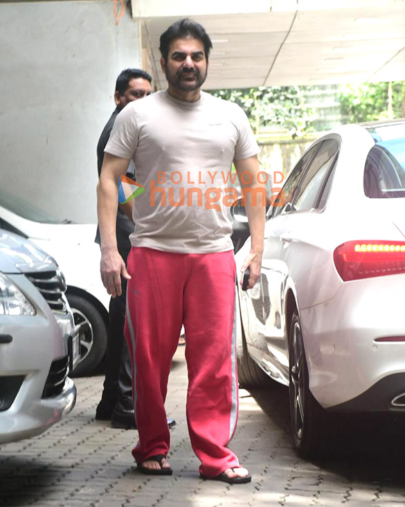 photos arbaaz khan snapped at hinduja hospital 2