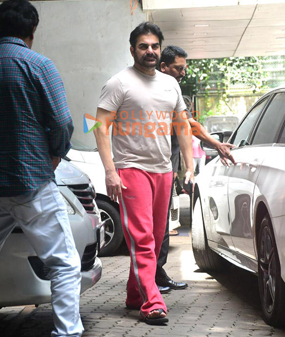 photos arbaaz khan snapped at hinduja hospital 3