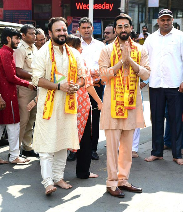 photos ayushmann khurrana amar kaushik seek blessings at siddhivinayak temple after release of thamma 3
