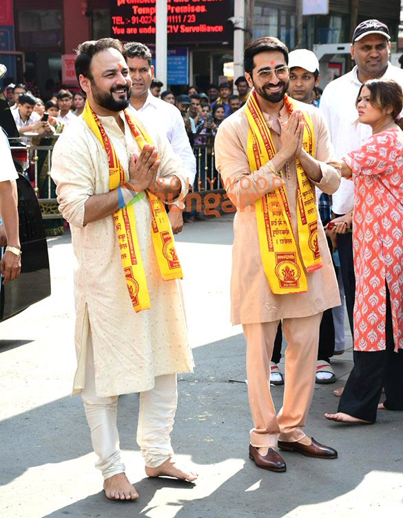 photos ayushmann khurrana amar kaushik seek blessings at siddhivinayak temple after release of thamma 5