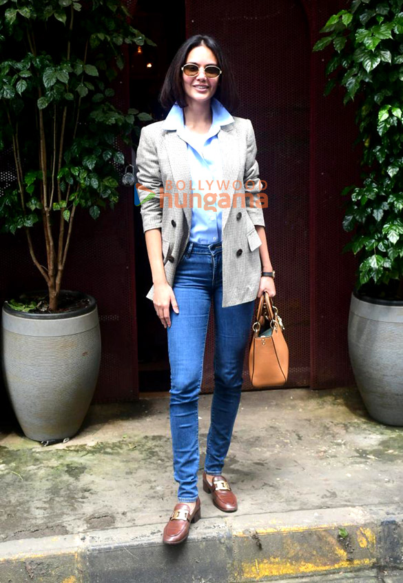 photos esha gupta snapped outside a salon in bandra 3 6