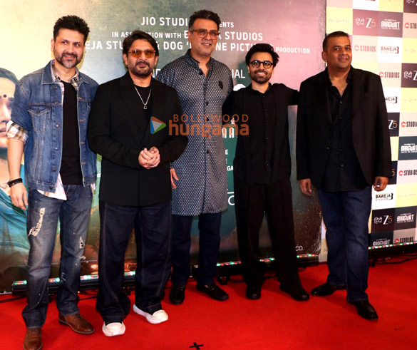 Photos: Arshad Warsi, Jitendra Kumar, Harman Baweja and others grace the premiere of Bhagwat Chapter 1: Raakshas Photos: Arshad Warsi, Jitendra Kumar, Harman Baweja and others grace the premiere of Bhagwat Chapter 1: Raakshas