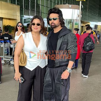 Photos: Himesh Reshammiya snapped with his wife at the airport