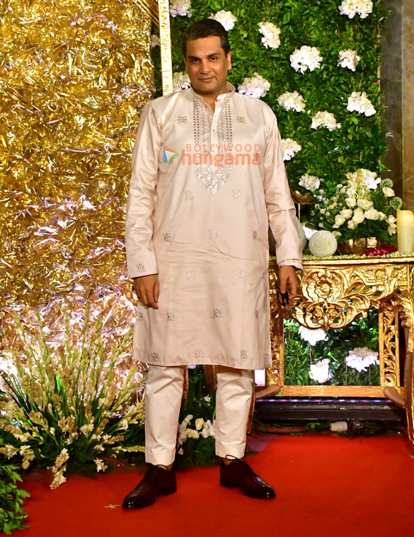 photos hrithik roshan saba azad mrunal thakur pooja hegde mouni roy nora fatehi and others snapped attending ramesh s tauranis diwali bash 22