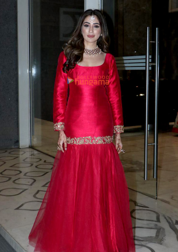 photos isha koppikar mannara nyra banerjee snapped attending mika singhs diwali party 13