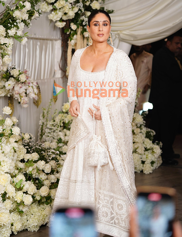 photos kareena kapoor khan attends manish malhotras diwali party 2