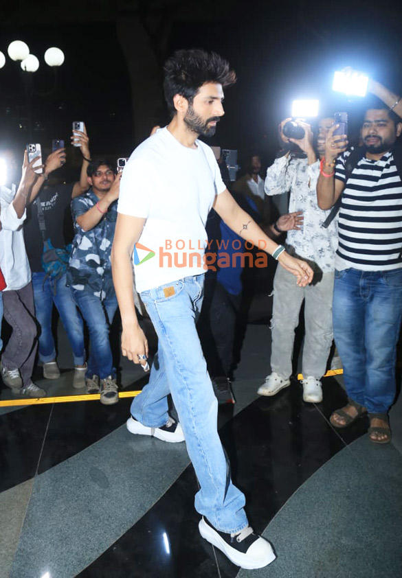 photos kartik aaryan sajid nadiadwala bhushan kumar and others attend success party of chandu champion 10