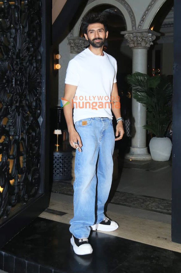 Photos: Sajid Nadiadwala, Bhushan Kumar and others celebrate Kartik Aaryan’s Best Actor award for Chandu Champion Photos: Sajid Nadiadwala, Bhushan Kumar and others celebrate Kartik Aaryan’s Best Actor award for Chandu Champion
