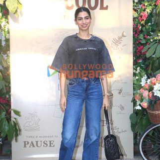 Photos: Khushi Kapoor, Ibrahim Ali Khan, Anjani Dhawan and others snapped at an event in Juhu