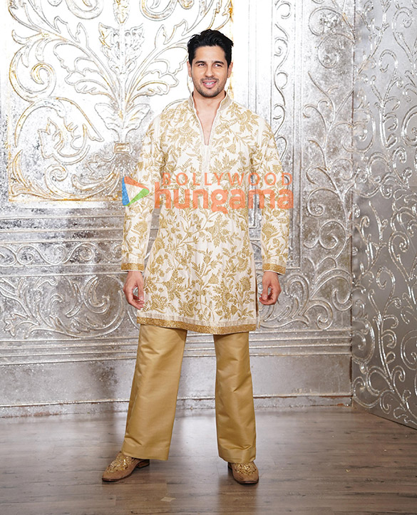 photos kriti sanon ananya panday alaya f sara ali khan and others attend manish malhotras diwali party 45