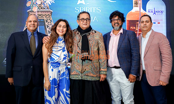 photos mahesh manjrekar sanjeev kapoor anusha dandekar saiee manjrekar and others snapped at the launch of puranique spirits 4