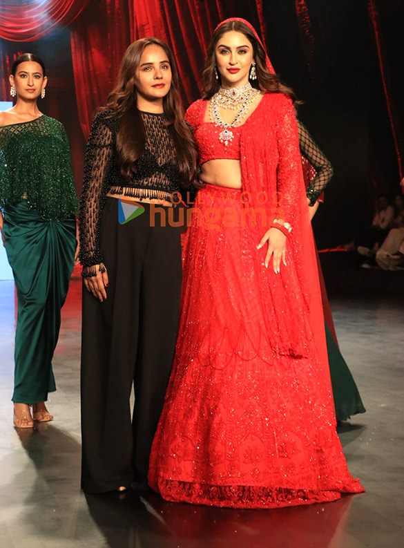 photos mouni roy divyanka tripathi and others turn showstoppers at bombay times fashion week 2025 11