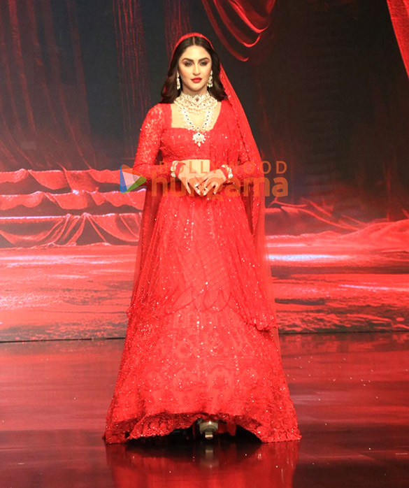 photos mouni roy divyanka tripathi and others turn showstoppers at bombay times fashion week 2025 12