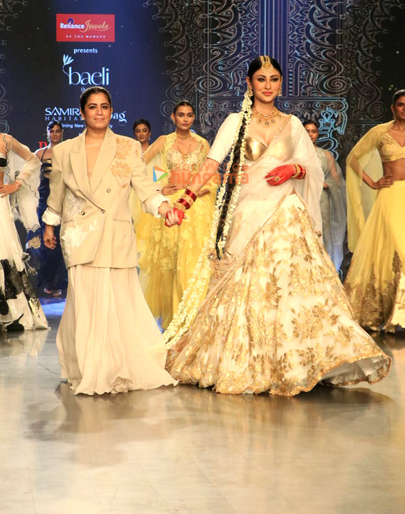 photos mouni roy divyanka tripathi and others turn showstoppers at bombay times fashion week 2025 6