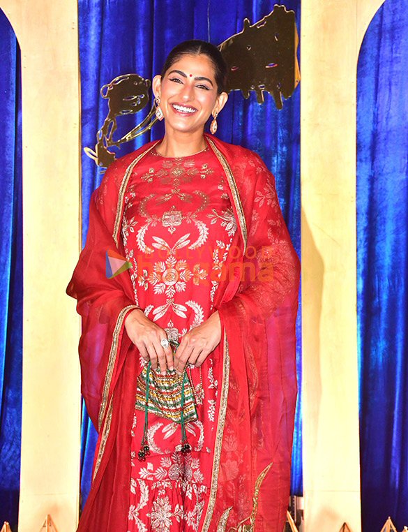 photos nargis fakhri nikita dutta divya khossla snapped at emmay entertainments diwali party 6