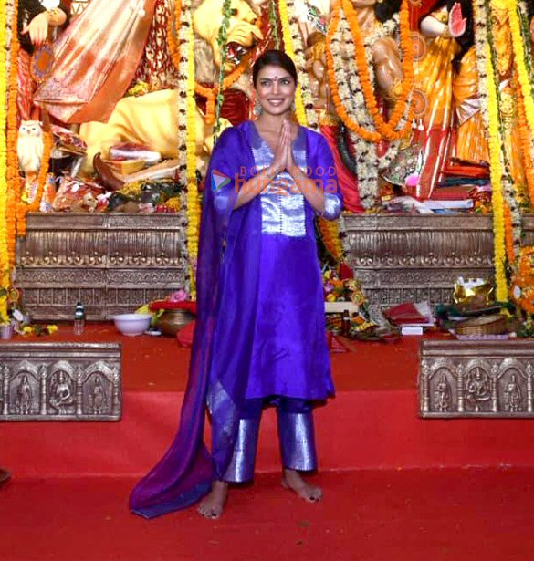 Photos: Priyanka Chopra Jonas, Ranbir Kapoor, Rani Mukerji, Kajol and others snapped during Durga Puja at North Bombay Sarbojanin Photos: Priyanka Chopra Jonas, Ranbir Kapoor, Rani Mukerji, Kajol and others snapped during Durga Puja at North Bombay Sarbojanin