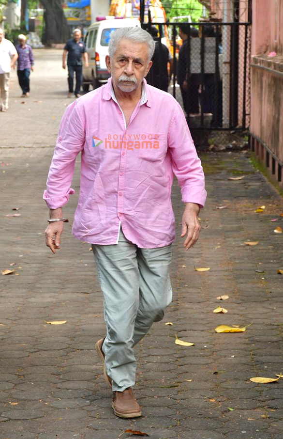 photos rajesh kumar rupali ganguly neil nitin mukesh sumeet raghavan and others attend the funeral of satish shah 14
