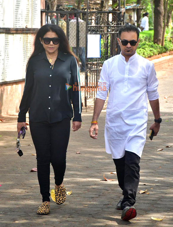 photos rajesh kumar rupali ganguly neil nitin mukesh sumeet raghavan and others attend the funeral of satish shah 25