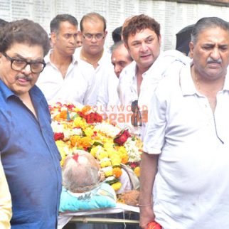 Photos: Rajesh Kumar, Rupali Ganguly, Neil Nitin Mukesh, Sumeet Raghavan and others attend the funeral of Satish Shah
