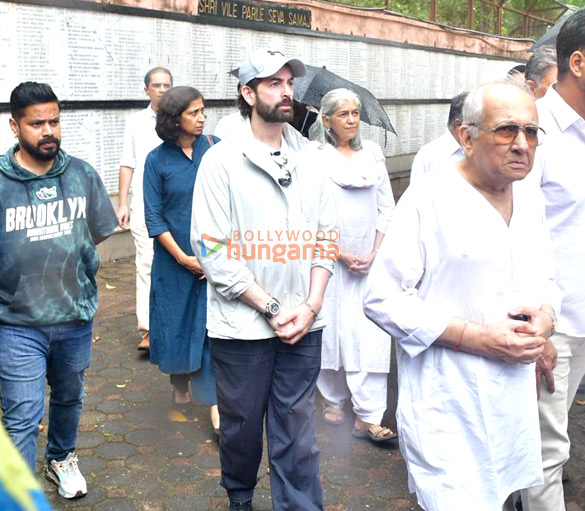 photos rajesh kumar rupali ganguly neil nitin mukesh sumeet raghavan and others attend the funeral of satish shah 36
