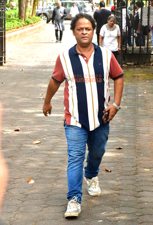 photos rajesh kumar rupali ganguly neil nitin mukesh sumeet raghavan and others attend the funeral of satish shah 6