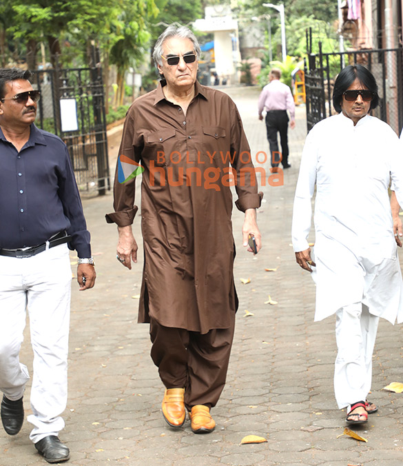 photos rajesh kumar rupali ganguly neil nitin mukesh sumeet raghavan and others attend the funeral of satish shah 9977 1
