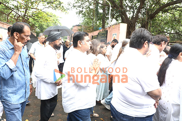 photos rajesh kumar rupali ganguly neil nitin mukesh sumeet raghavan and others attend the funeral of satish shah 9977 2