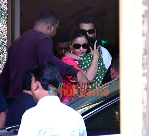 Photos: Alia Bhatt, Ranbir Kapoor, Kareena Kapoor Khan, Saif Ali Khan and Karan Johar snapped at Kalina airport Photos: Alia Bhatt, Ranbir Kapoor, Kareena Kapoor Khan, Saif Ali Khan and Karan Johar snapped at Kalina airport