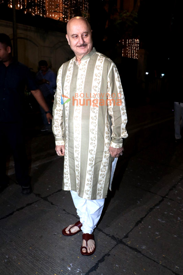 photos raveena tandon geeta basra shilpa shetty mira rajput kapoor and others snapped at anil kapoors residence for karwa chauth 4455 6