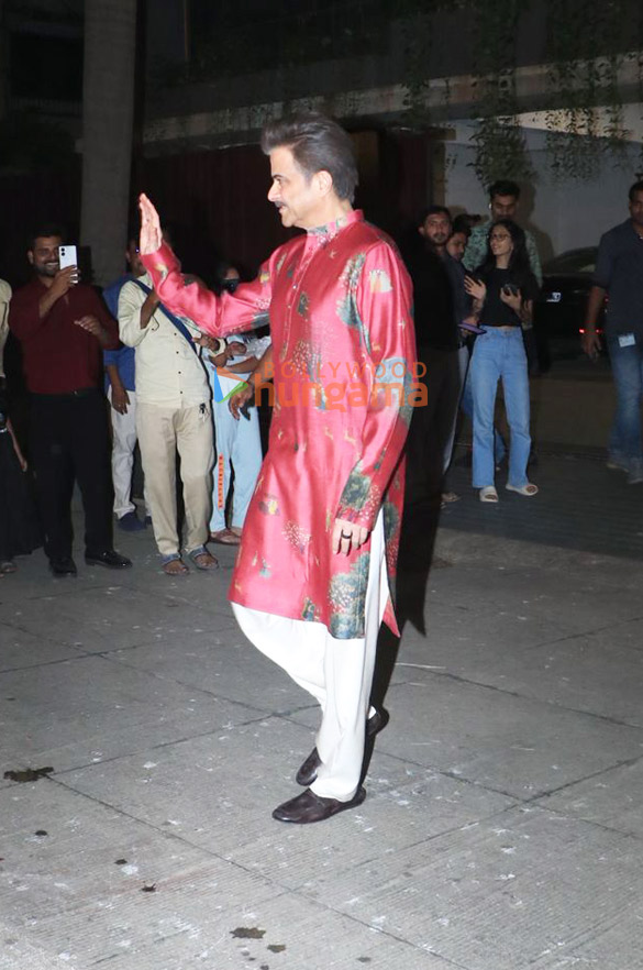 photos raveena tandon shilpa shetty mira rajput kapoor and others snapped at anil kapoors residence for karwa chauth 007 10