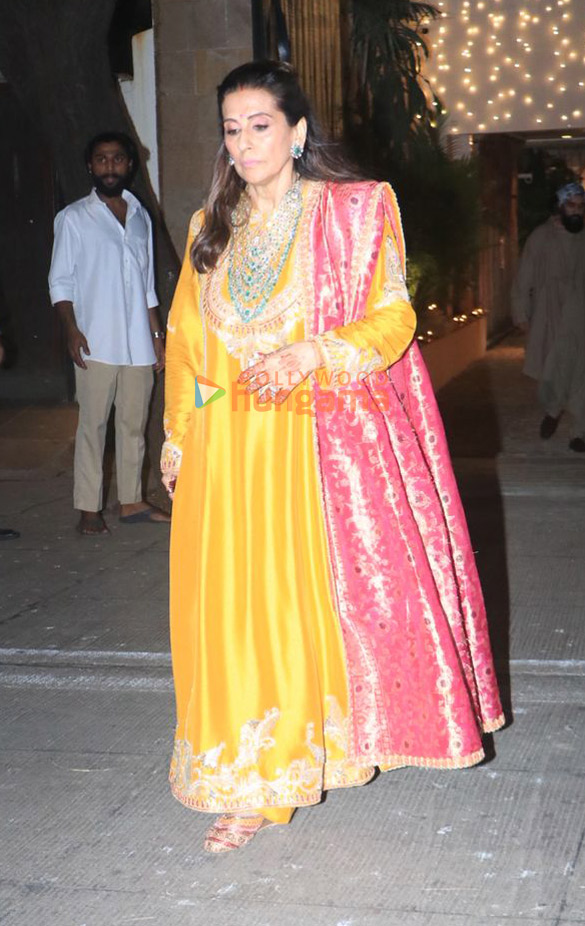 photos raveena tandon shilpa shetty mira rajput kapoor and others snapped at anil kapoors residence for karwa chauth 007 14