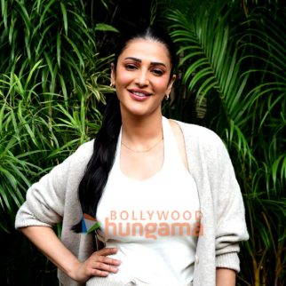 Photos: Shruti Haasan snapped at Mehboob Studio in Bandra