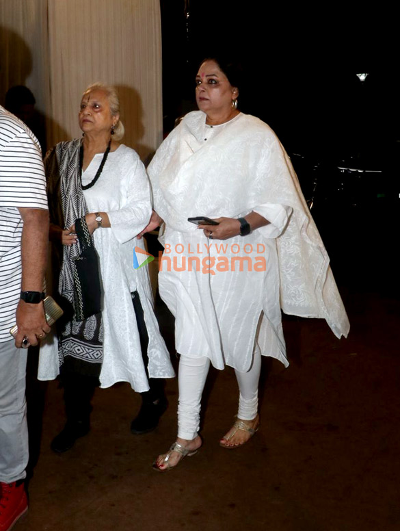 photos sonu nigam johny lever rupali ganguly rajesh kumar and others attend satish shahs prayer meet 1