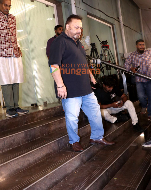 photos sonu nigam johny lever rupali ganguly rajesh kumar and others attend satish shahs prayer meet 12