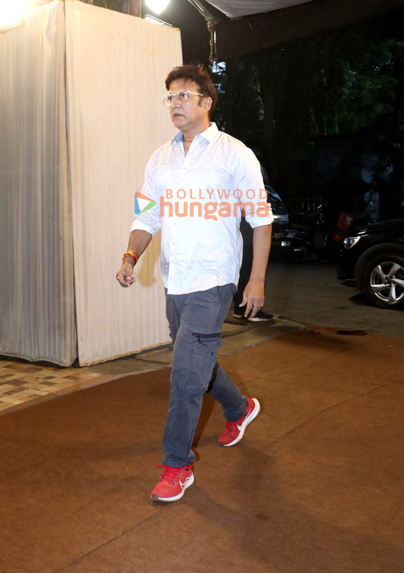 photos sonu nigam johny lever rupali ganguly rajesh kumar and others attend satish shahs prayer meet 14
