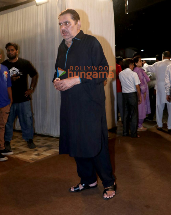 photos sonu nigam johny lever rupali ganguly rajesh kumar and others attend satish shahs prayer meet 17