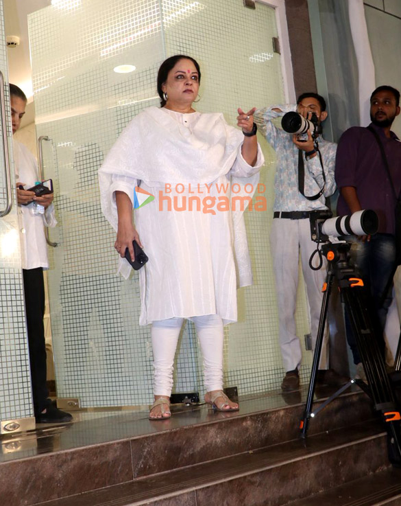 photos sonu nigam johny lever rupali ganguly rajesh kumar and others attend satish shahs prayer meet 23