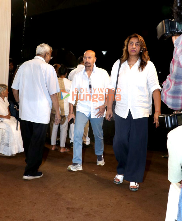 photos sonu nigam johny lever rupali ganguly rajesh kumar and others attend satish shahs prayer meet 24