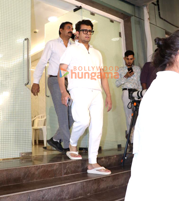 Photos: Sonu Nigam, Johny Lever, Rupali Ganguly, Rajesh Kumar and others attend Satish Shah’s prayer meet Photos: Sonu Nigam, Johny Lever, Rupali Ganguly, Rajesh Kumar and others attend Satish Shah’s prayer meet