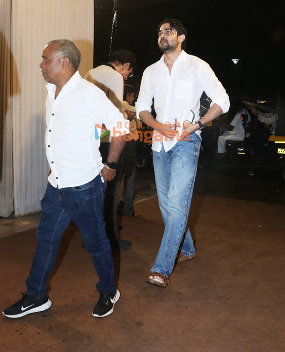 photos sonu nigam johny lever rupali ganguly rajesh kumar and others attend satish shahs prayer meet 42