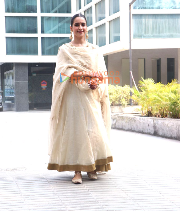 photos tiger shroff sanya malhotra and rohit saraf snapped outside the dharma office for diwali pooja 5
