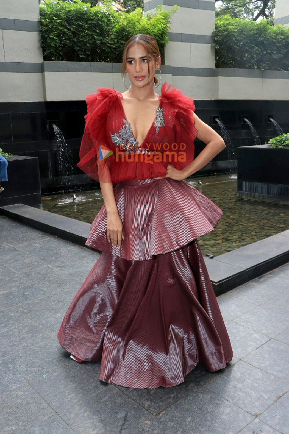 photos urvashi rautela elnaaz norouzi and others turn showstoppers at bombay times fashion week 2025 12