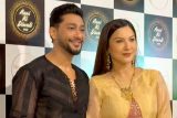Cute Couple Gauahar Khan & Zaid Darbar Attends Sandeep Singh Ankita & Vicky Diwali Party