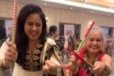 Sameera Reddy enjoying garba
