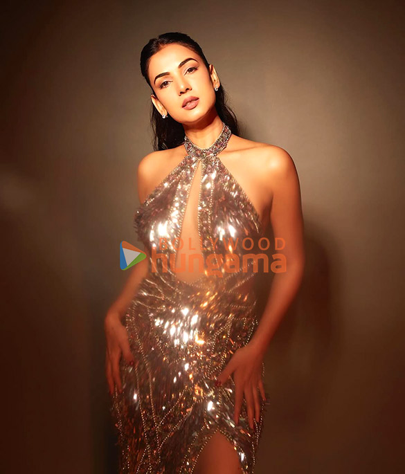 sonal chauhan 15 3
