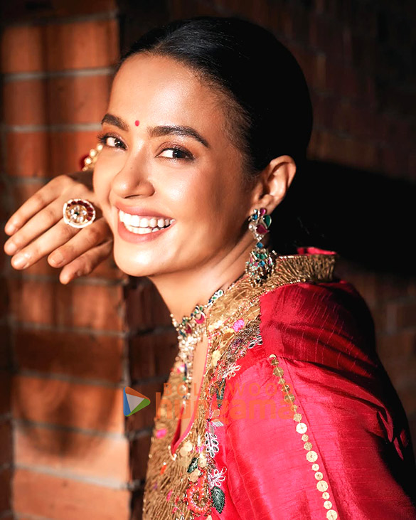 surveen chawla 5 7