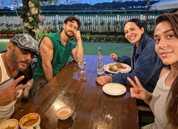 Tiger Shroff enjoys cosy dinner date with family