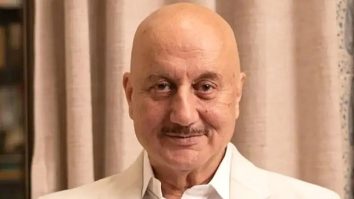 Anupam Kher gets emotional after visiting the late Satish Shah’s wife Madhu