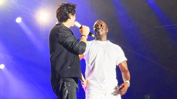 Akon’s HEARTFELT tribute to Aadesh Shrivastava in Mumbai!